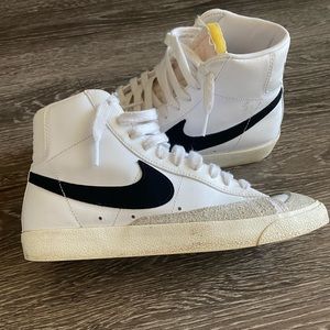 Nike Mid Blazers!! Women’s size 8